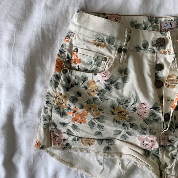 Citizen of Humanity Floral Jean Shorts, size 24 - Picture 3 of 5